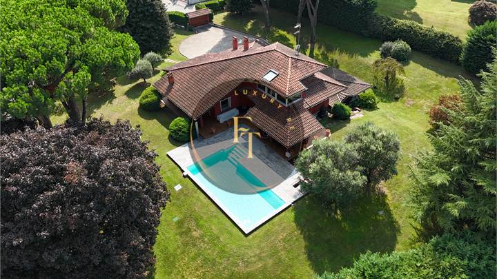 MAGNIFICA VILLA CON PISCINA