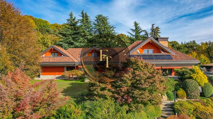 VILLA DI PRESTIGIO A VERGIATE