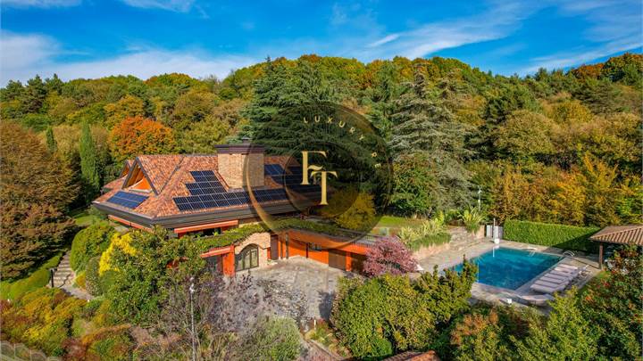 VILLA DI PRESTIGIO A VERGIATE